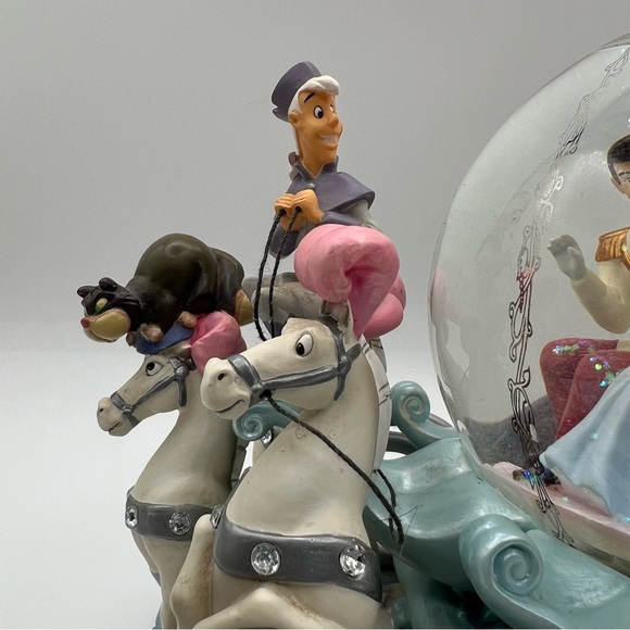 Disney  50th Anniversary Musical Snow Globe Carriage with Cinderella and Prince - Picture 5 of 17
